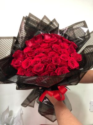 BUQUÊ 50 ROSAS