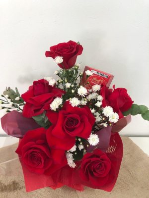 ARRANJO ROSAS COM LINDT